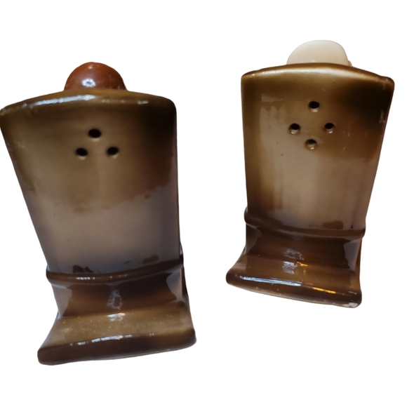 Vintage Salt and Pepper Shakers ~ Grandma and Grandpa in Rocking chairs - Picture 4 of 5